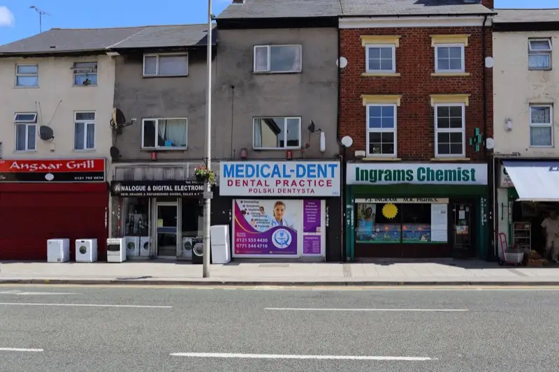 Fasada Medical-Dent przy High Street w West Bromwich